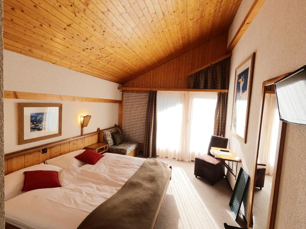 Hotel Cristal - Swiss Riders Lodge Гріменц Екстер'єр фото