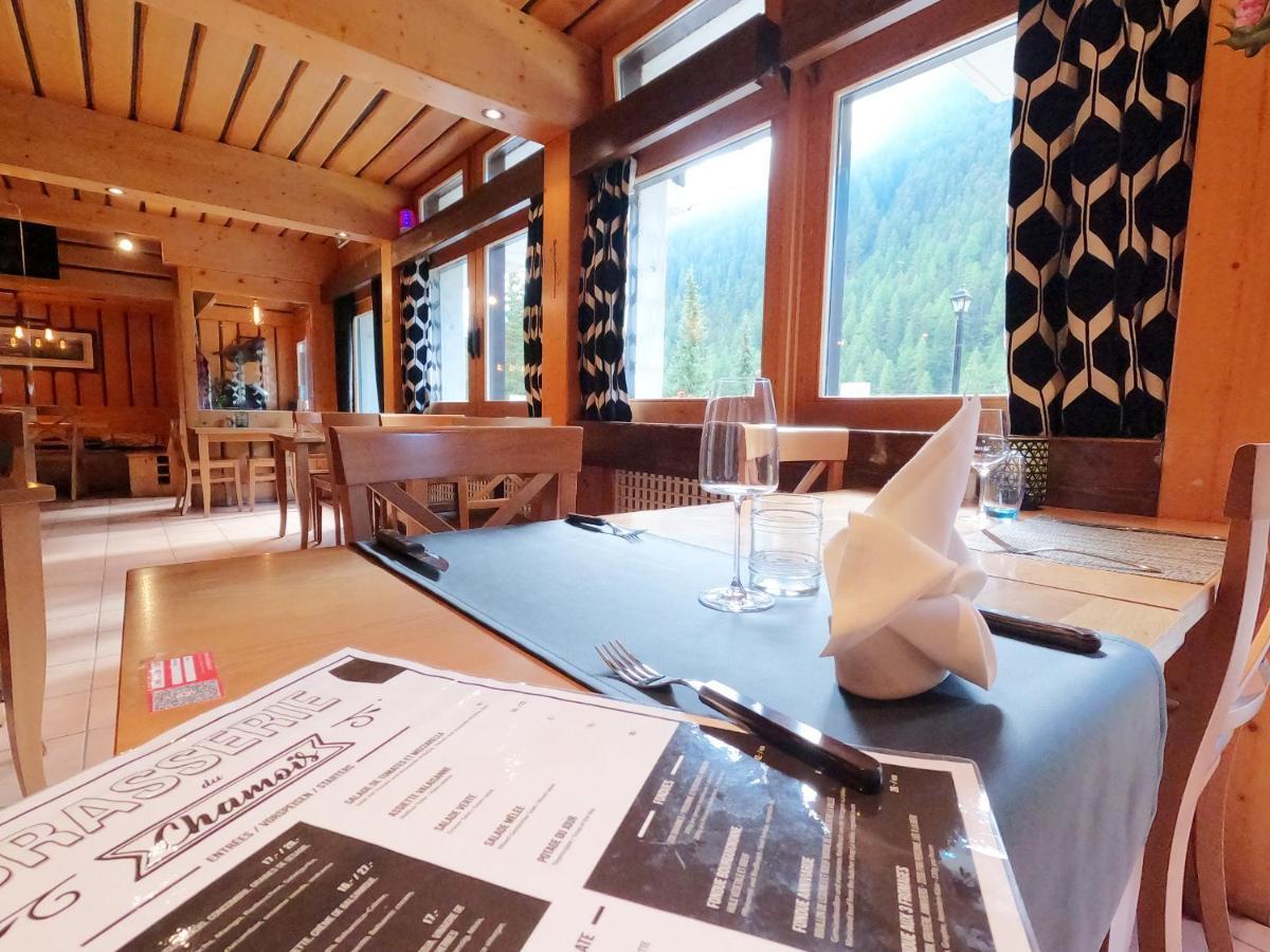 Hotel Cristal - Swiss Riders Lodge Гріменц Екстер'єр фото
