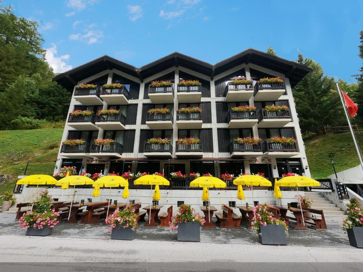 Hotel Cristal - Swiss Riders Lodge Гріменц Екстер'єр фото