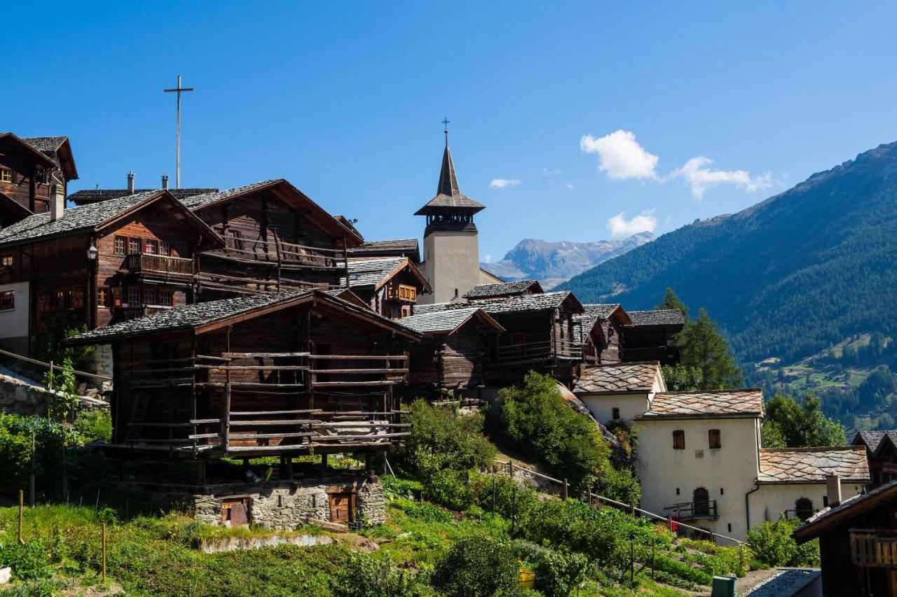 Hotel Cristal - Swiss Riders Lodge Гріменц Екстер'єр фото