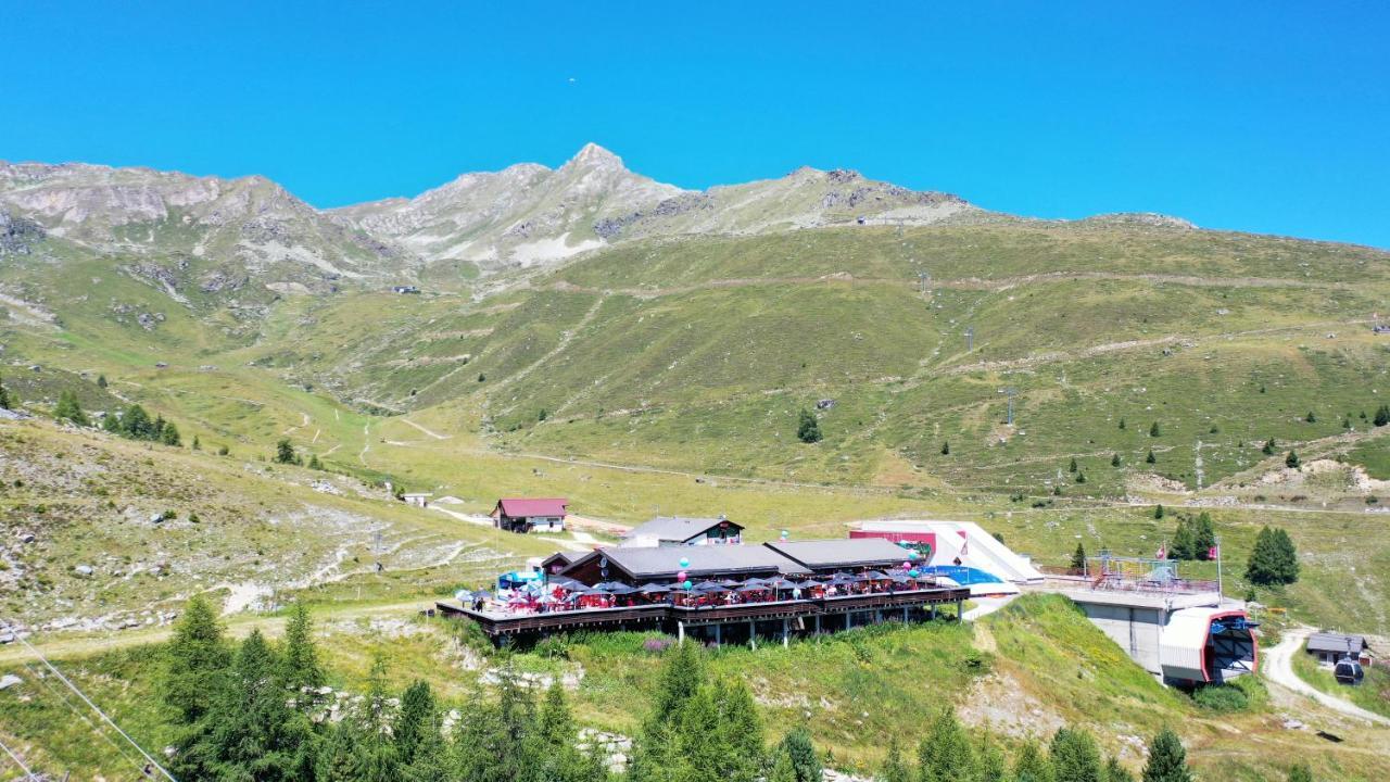 Hotel Cristal - Swiss Riders Lodge Гріменц Екстер'єр фото