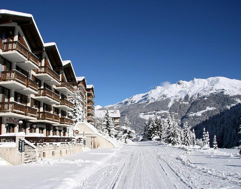 Hotel Cristal - Swiss Riders Lodge Гріменц Екстер'єр фото