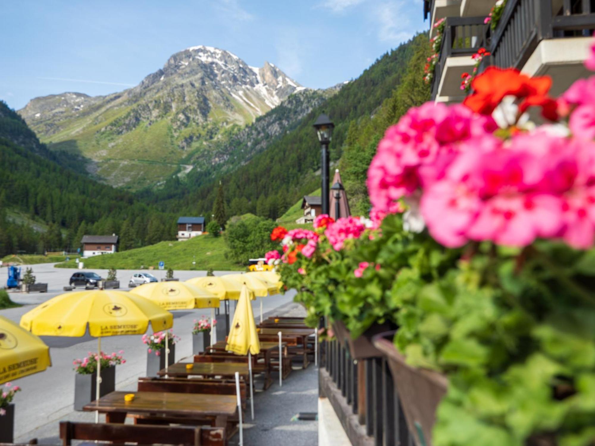 Hotel Cristal - Swiss Riders Lodge Гріменц Екстер'єр фото