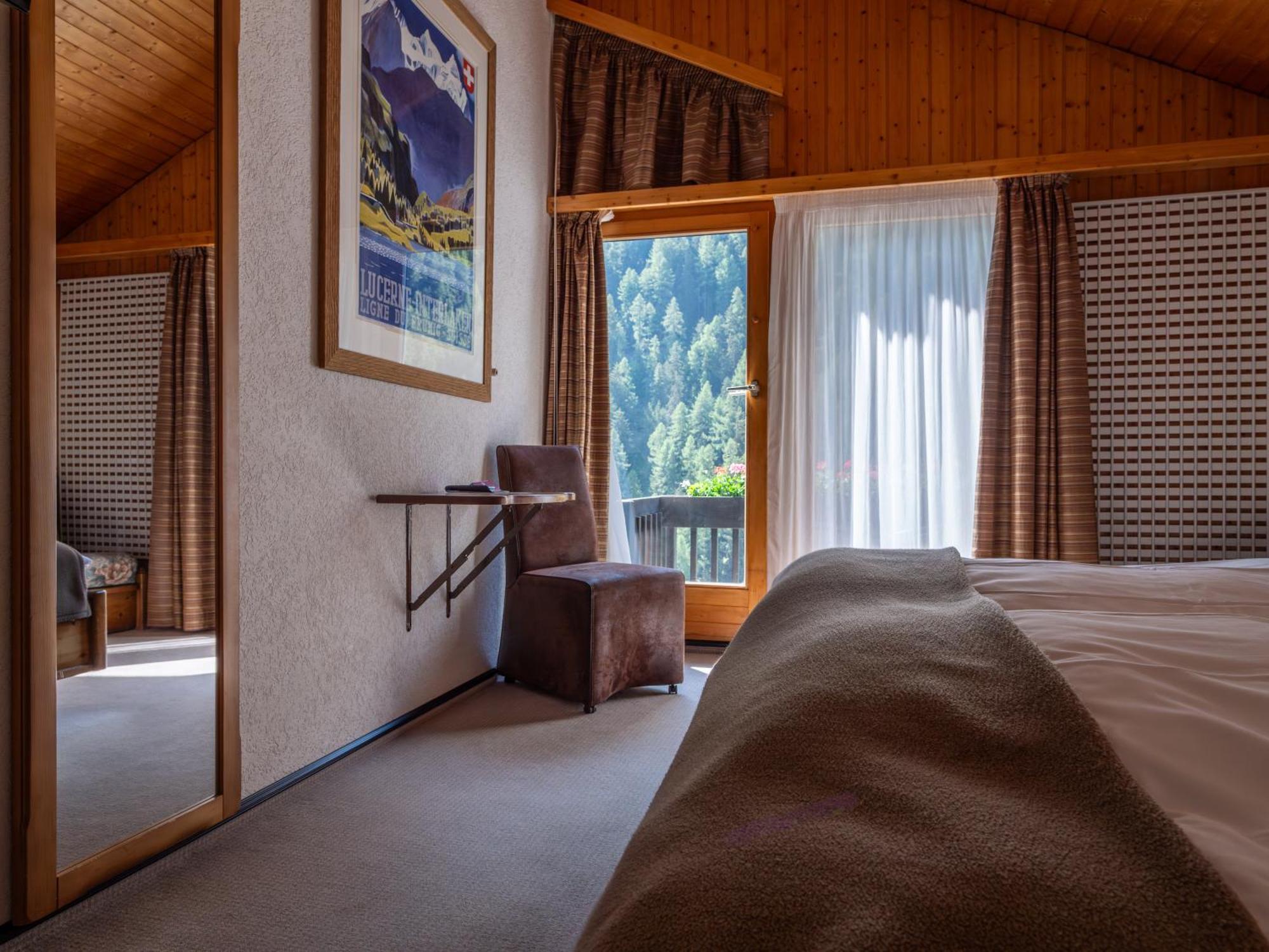 Hotel Cristal - Swiss Riders Lodge Гріменц Екстер'єр фото
