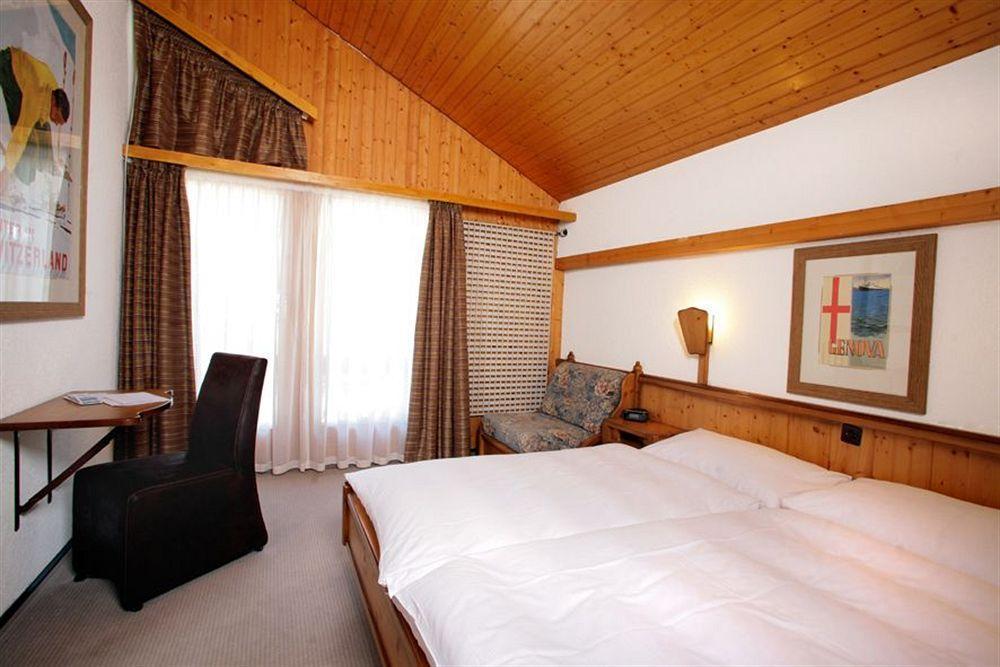Hotel Cristal - Swiss Riders Lodge Гріменц Екстер'єр фото